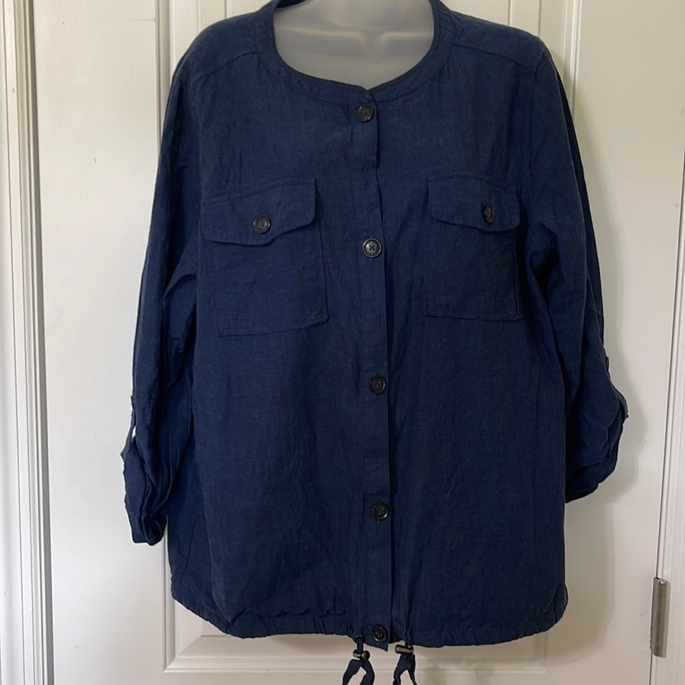 Liz Claiborne Navy Cotton/Line Blend Button Down Shirt. Size Large.